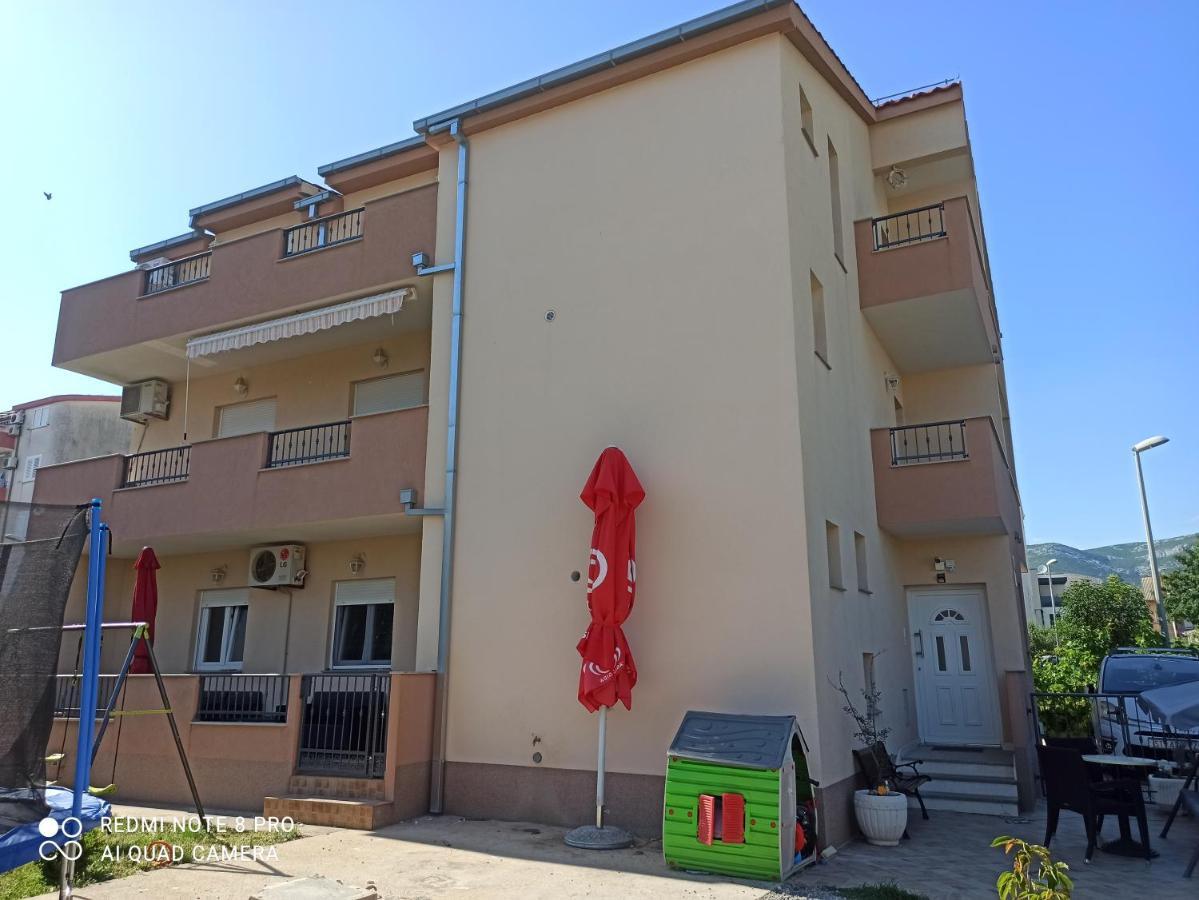 Apartments Feral Kastela Exterior photo